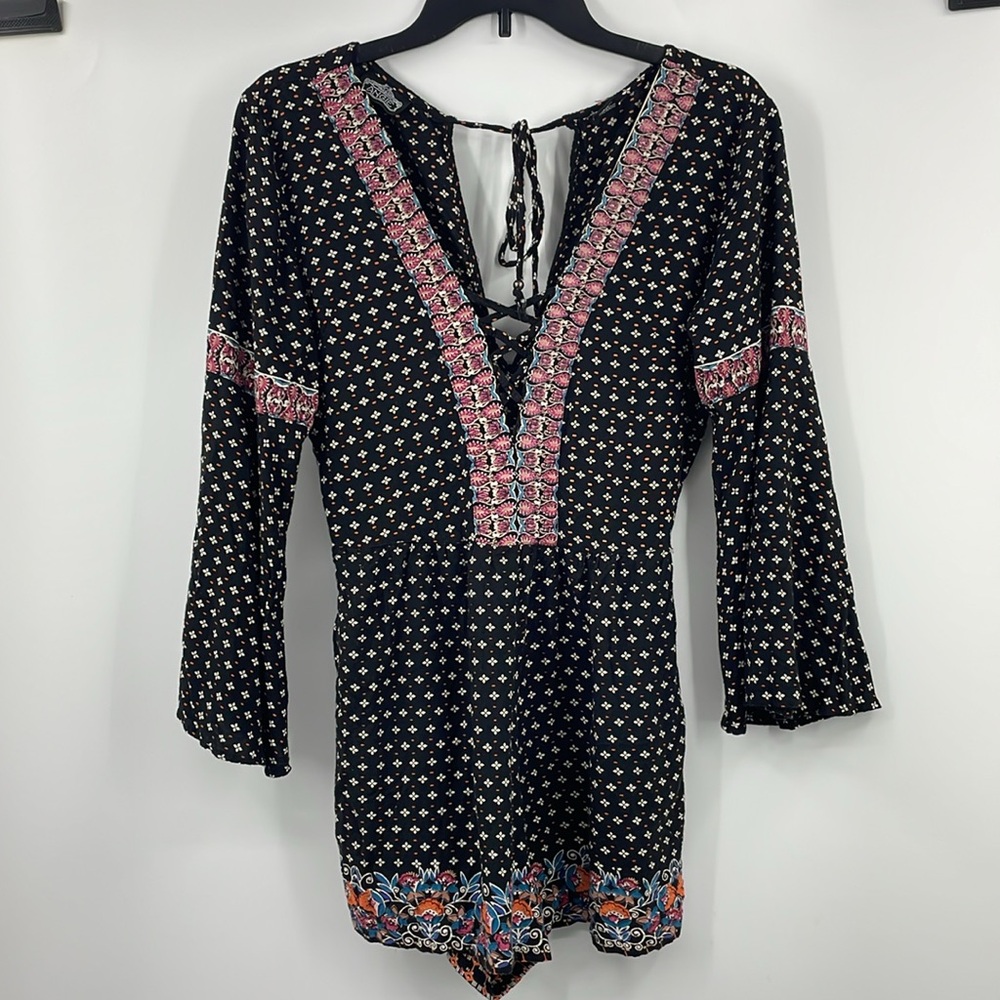 Angie Black Floral Long Sleeve Lace Up boho Romper Size Small